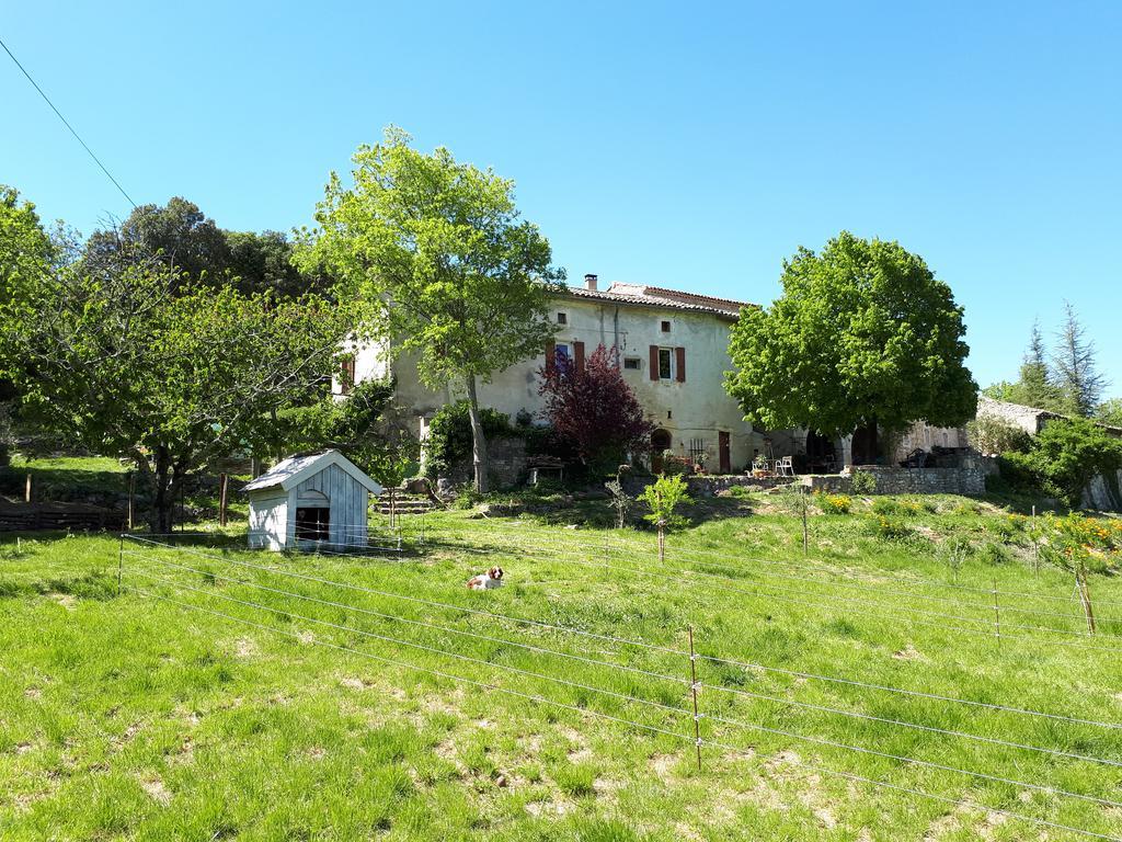 Gîtes La ferme accrochée à la colline Lagorce  Extérieur photo
