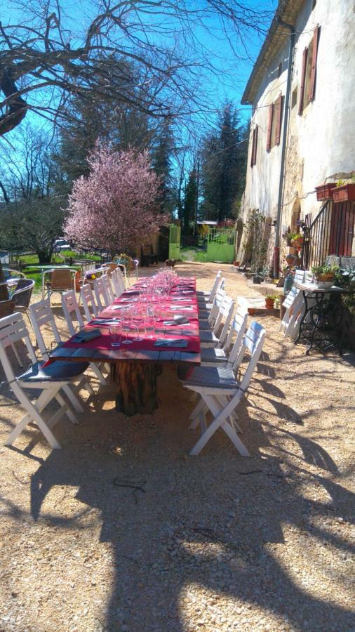 Gîtes La ferme accrochée à la colline Lagorce  Extérieur photo